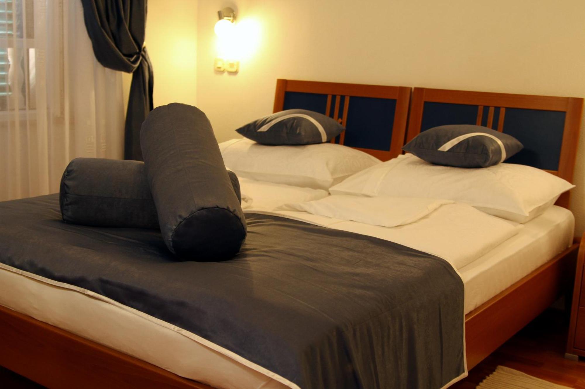 Apartments Amore Bol Eksteriør billede